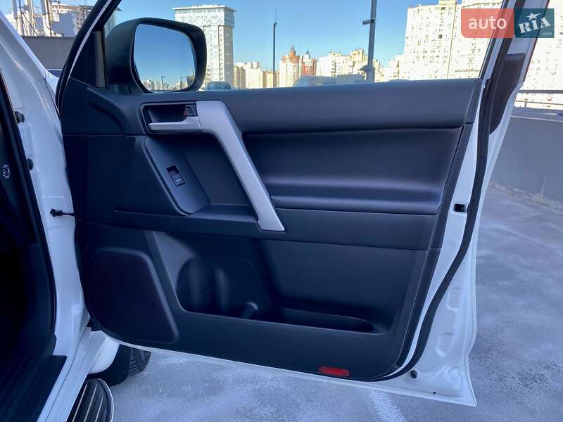 Позашляховик / Кросовер Toyota Land Cruiser Prado 2019 в Києві