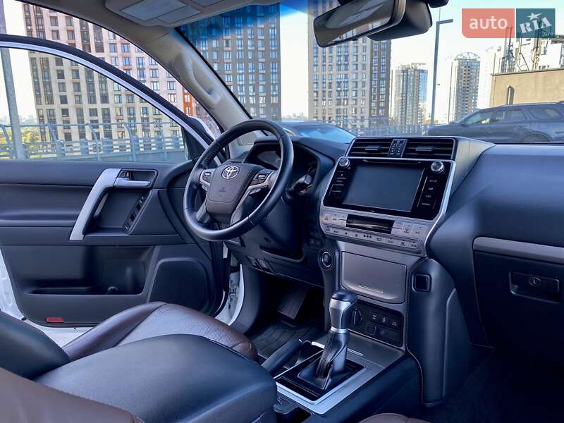 Позашляховик / Кросовер Toyota Land Cruiser Prado 2019 в Києві