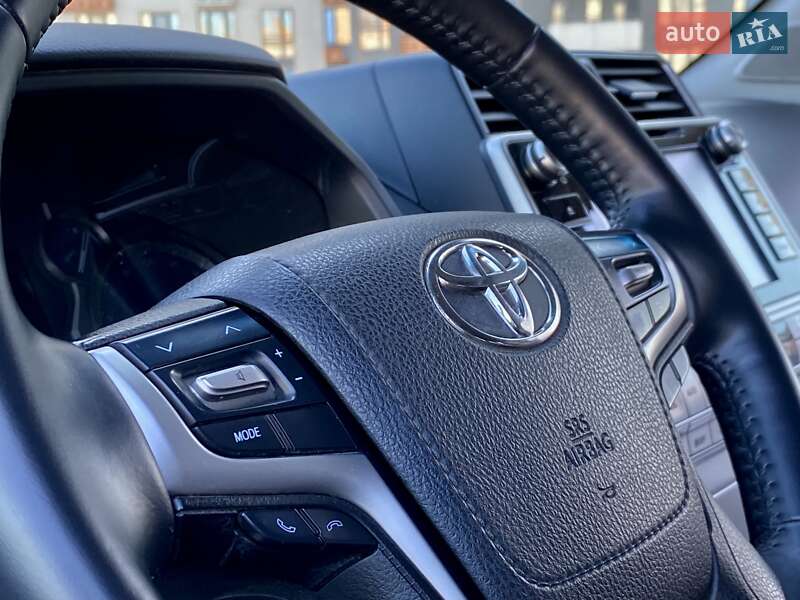 Позашляховик / Кросовер Toyota Land Cruiser Prado 2019 в Києві