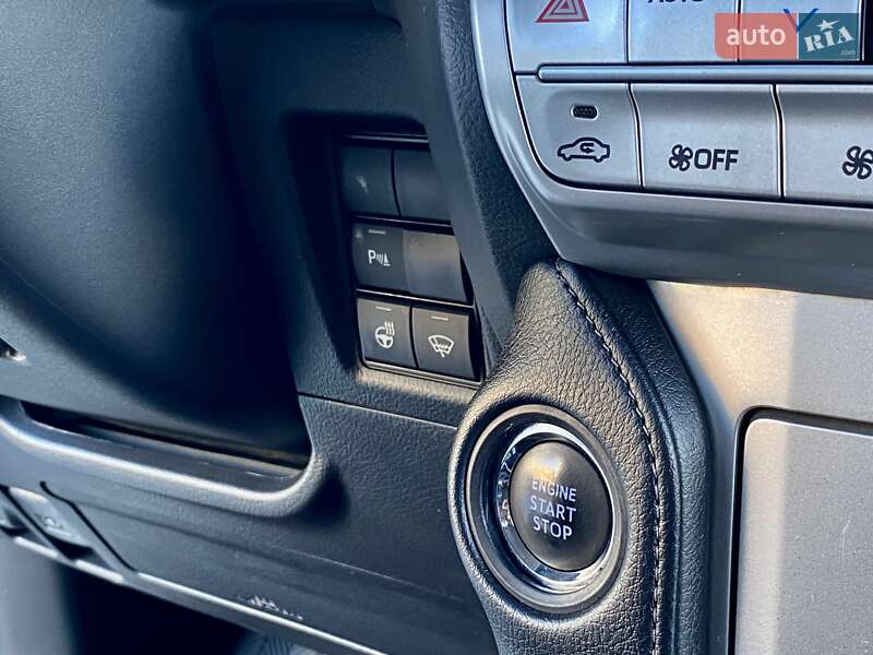 Позашляховик / Кросовер Toyota Land Cruiser Prado 2019 в Києві