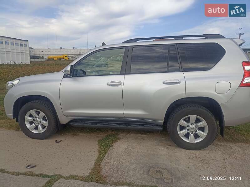 Позашляховик / Кросовер Toyota Land Cruiser Prado 2015 в Києві