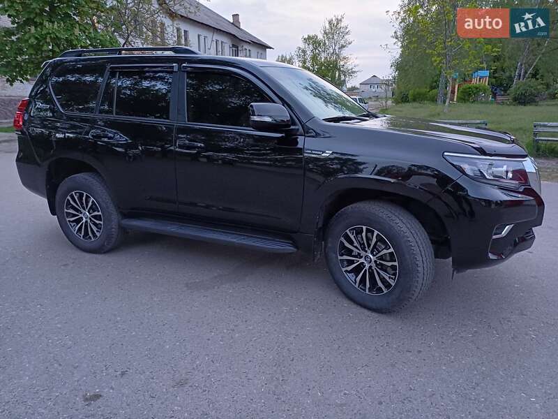 Внедорожник / Кроссовер Toyota Land Cruiser Prado 2010 в Александрие