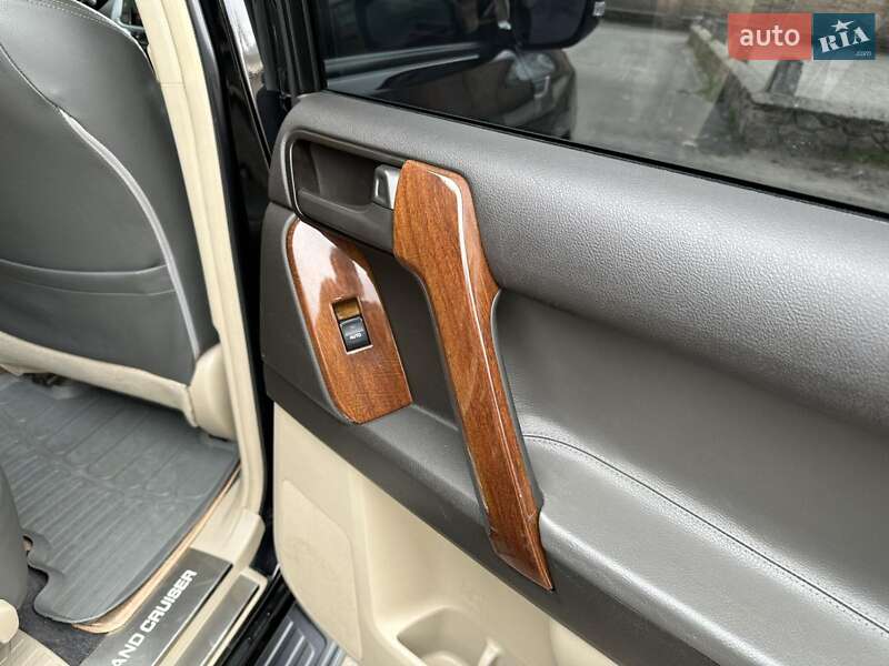 Внедорожник / Кроссовер Toyota Land Cruiser Prado 2010 в Александрие