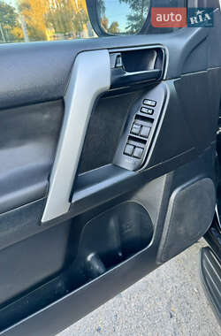 Внедорожник / Кроссовер Toyota Land Cruiser Prado 2015 в 