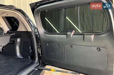 Позашляховик / Кросовер Toyota Land Cruiser Prado 2019 в  фото 8 Позашляховик / Кросовер Toyota Land Cruiser Prado 2019 в
