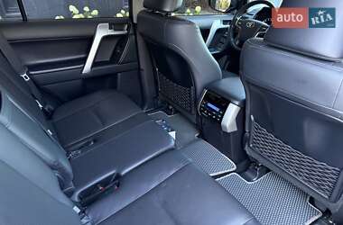 Внедорожник / Кроссовер Toyota Land Cruiser Prado 2021 в 