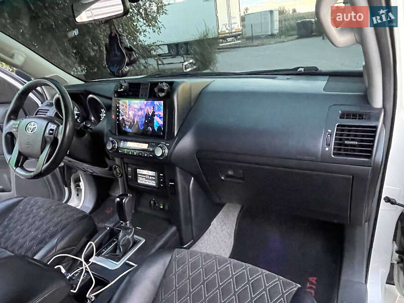 Внедорожник / Кроссовер Toyota Land Cruiser Prado 2010 в Днепре