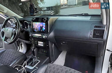 Внедорожник / Кроссовер Toyota Land Cruiser Prado 2010 в 