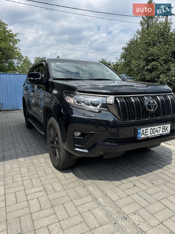 Внедорожник / Кроссовер Toyota Land Cruiser Prado 2020 в 