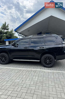 Внедорожник / Кроссовер Toyota Land Cruiser Prado 2020 в 