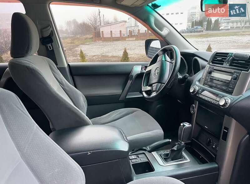 Внедорожник / Кроссовер Toyota Land Cruiser Prado 2011 в Вольногорске