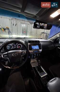 Внедорожник / Кроссовер Toyota Land Cruiser Prado 2019 в 