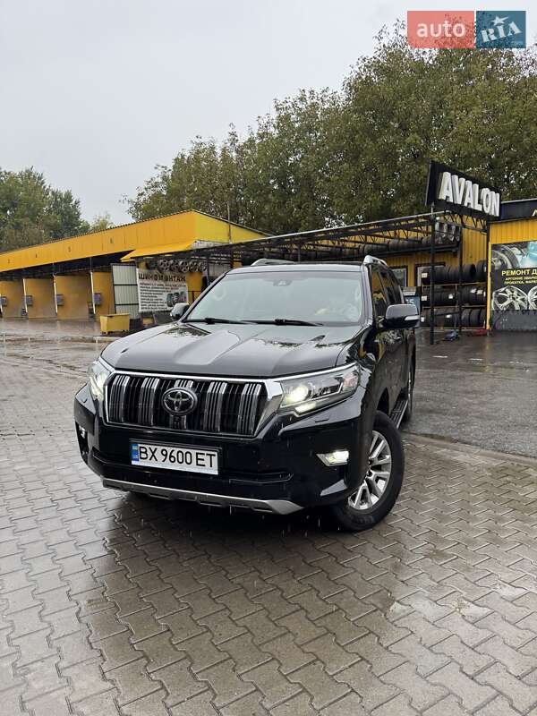 Внедорожник / Кроссовер Toyota Land Cruiser Prado 2019 в 