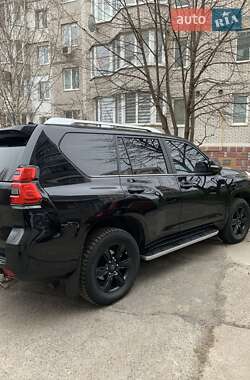 Внедорожник / Кроссовер Toyota Land Cruiser Prado 2019 в 