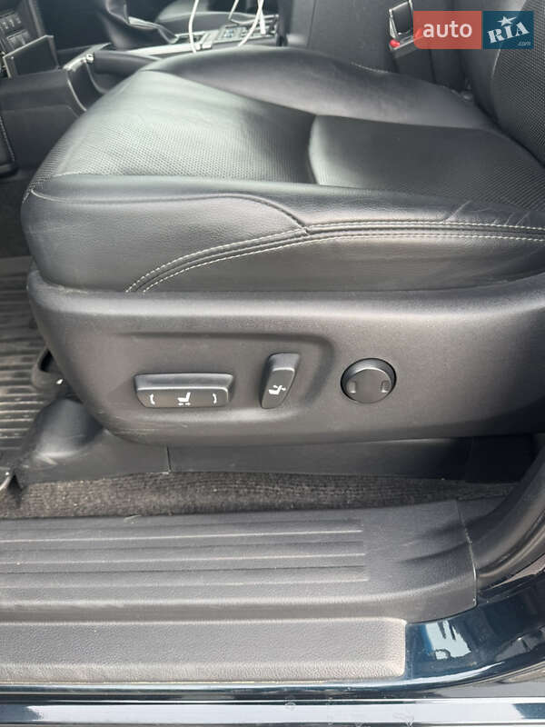 Внедорожник / Кроссовер Toyota Land Cruiser Prado 2019 в Киеве