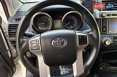 Внедорожник / Кроссовер Toyota Land Cruiser Prado 2017 в 