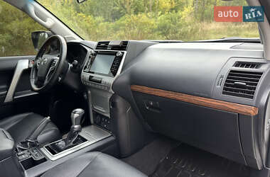 Внедорожник / Кроссовер Toyota Land Cruiser Prado 2019 в 