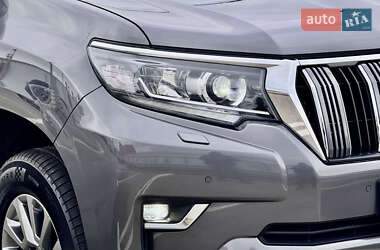 Позашляховик / Кросовер Toyota Land Cruiser Prado 2018 в 