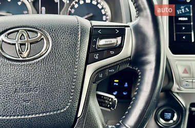 Позашляховик / Кросовер Toyota Land Cruiser Prado 2018 в 