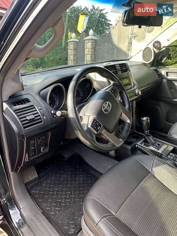Внедорожник / Кроссовер Toyota Land Cruiser Prado 2012 в Черновцах