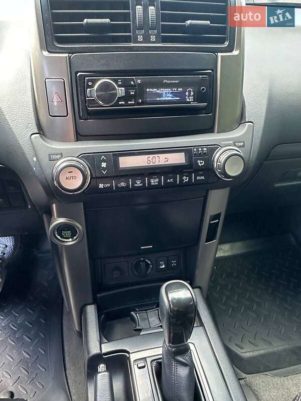 Внедорожник / Кроссовер Toyota Land Cruiser Prado 2012 в Черновцах