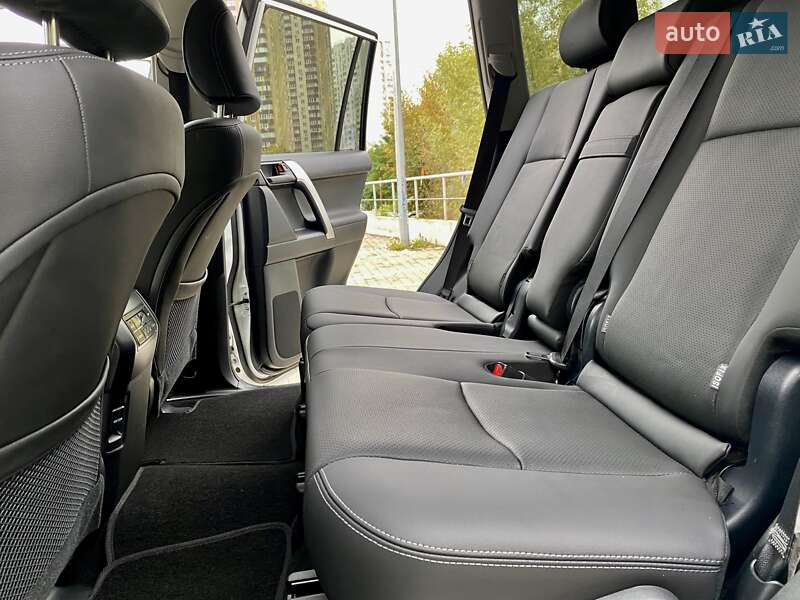 Внедорожник / Кроссовер Toyota Land Cruiser Prado 2019 в Киеве