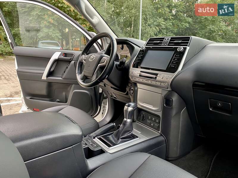 Внедорожник / Кроссовер Toyota Land Cruiser Prado 2019 в Киеве