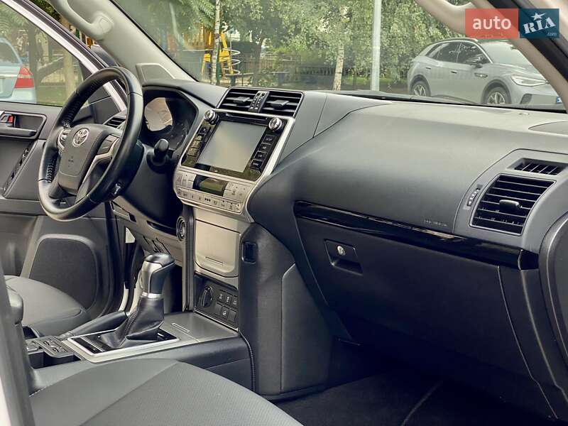 Внедорожник / Кроссовер Toyota Land Cruiser Prado 2019 в Киеве