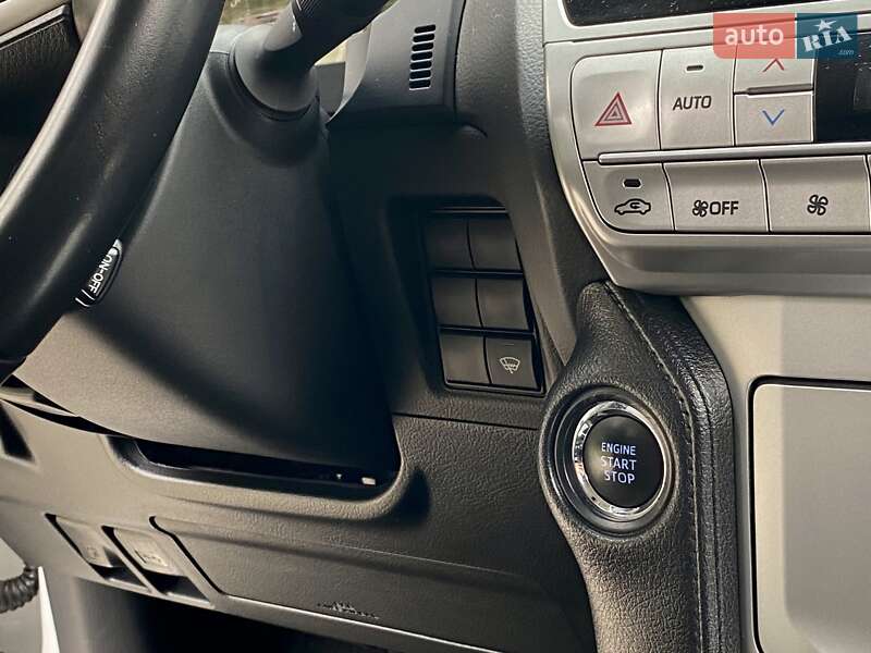 Внедорожник / Кроссовер Toyota Land Cruiser Prado 2019 в Киеве