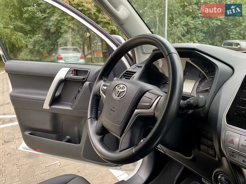 Внедорожник / Кроссовер Toyota Land Cruiser Prado 2019 в Киеве