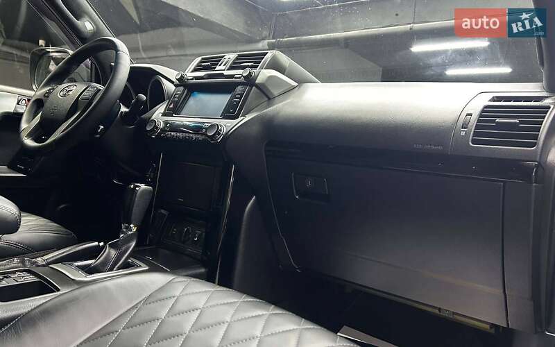 Внедорожник / Кроссовер Toyota Land Cruiser Prado 2015 в Черновцах