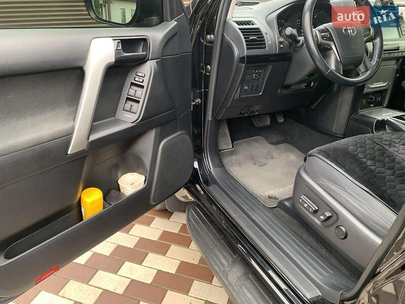 Позашляховик / Кросовер Toyota Land Cruiser Prado 2018 в Києві фото 8 Позашляховик / Кросовер Toyota Land Cruiser Prado 2018 в Києві