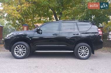 Позашляховик / Кросовер Toyota Land Cruiser Prado 2017 в 