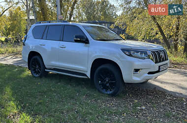 Внедорожник / Кроссовер Toyota Land Cruiser Prado 2019 в 