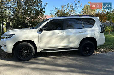 Внедорожник / Кроссовер Toyota Land Cruiser Prado 2019 в 
