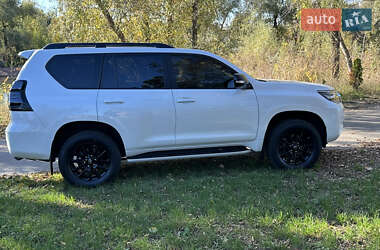 Внедорожник / Кроссовер Toyota Land Cruiser Prado 2019 в 