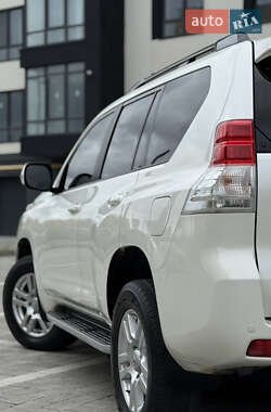 Внедорожник / Кроссовер Toyota Land Cruiser Prado 2010 в 