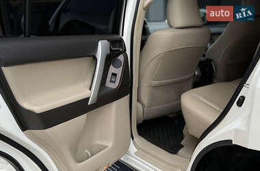Внедорожник / Кроссовер Toyota Land Cruiser Prado 2010 в 