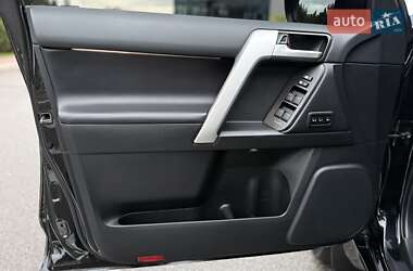 Внедорожник / Кроссовер Toyota Land Cruiser Prado 2020 в 