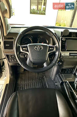Внедорожник / Кроссовер Toyota Land Cruiser Prado 2018 в 
