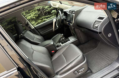 Внедорожник / Кроссовер Toyota Land Cruiser Prado 2021 в 