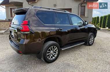Позашляховик / Кросовер Toyota Land Cruiser Prado 2018 в  фото 4 Позашляховик / Кросовер Toyota Land Cruiser Prado 2018 в