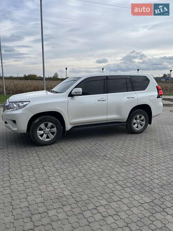 Внедорожник / Кроссовер Toyota Land Cruiser Prado 2018 в 