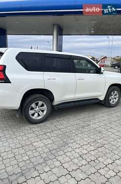 Внедорожник / Кроссовер Toyota Land Cruiser Prado 2018 в 