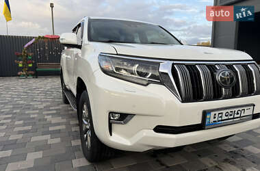 Внедорожник / Кроссовер Toyota Land Cruiser Prado 2019 в 