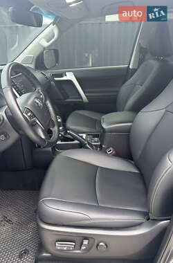 Внедорожник / Кроссовер Toyota Land Cruiser Prado 2021 в 
