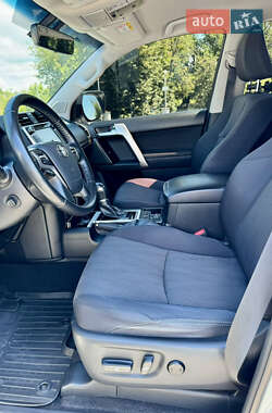 Внедорожник / Кроссовер Toyota Land Cruiser Prado 2019 в 