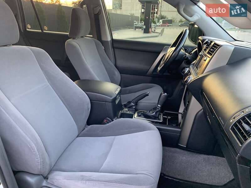 Внедорожник / Кроссовер Toyota Land Cruiser Prado 2012 в Днепре