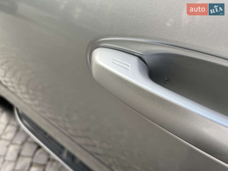 Позашляховик / Кросовер Toyota Land Cruiser Prado 2011 в Ужгороді