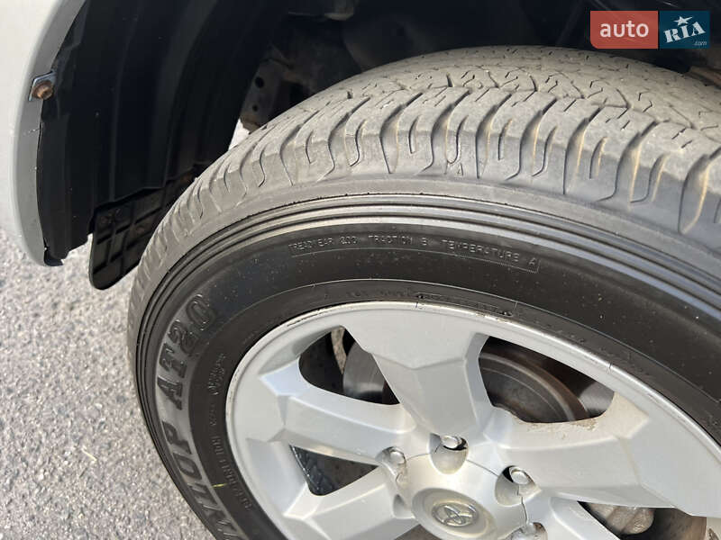 Позашляховик / Кросовер Toyota Land Cruiser Prado 2011 в Ужгороді